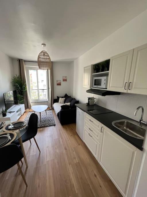 La Maison Cosy Paris Centre - Metro - Wifi Ле-Кримлен-Бисетр Экстерьер фото